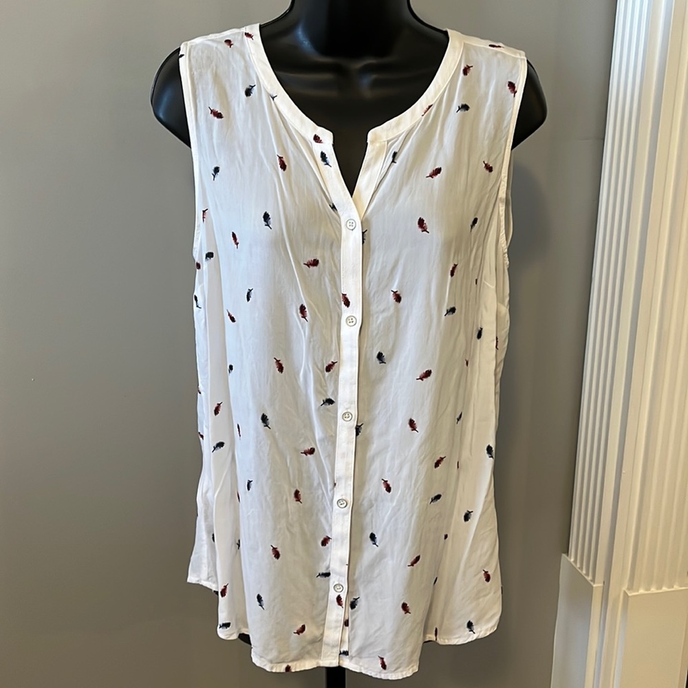 Eddie Bauer sz XL top with cute little feathers 🪶